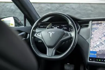 Tesla Model S 2018 - 26900 EUR, 119000 km - AUTO.MOTO.pt - 119000km - foto 15 de 25