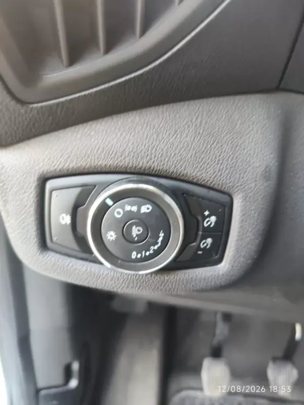 Ford Transit 2015 - 9780 EUR, 132500 km - AUTO.MOTO.pt - 132500km - foto 18 de 29