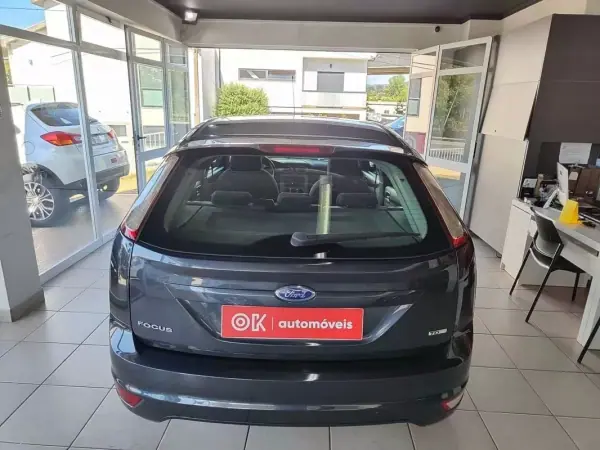 Ford Focus 2011 - 6750 EUR, 180000 km - AUTO.MOTO.pt - 180000km - foto 9 de 29