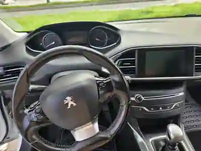 Peugeot 308 SW 2016 — foto 6 de 11