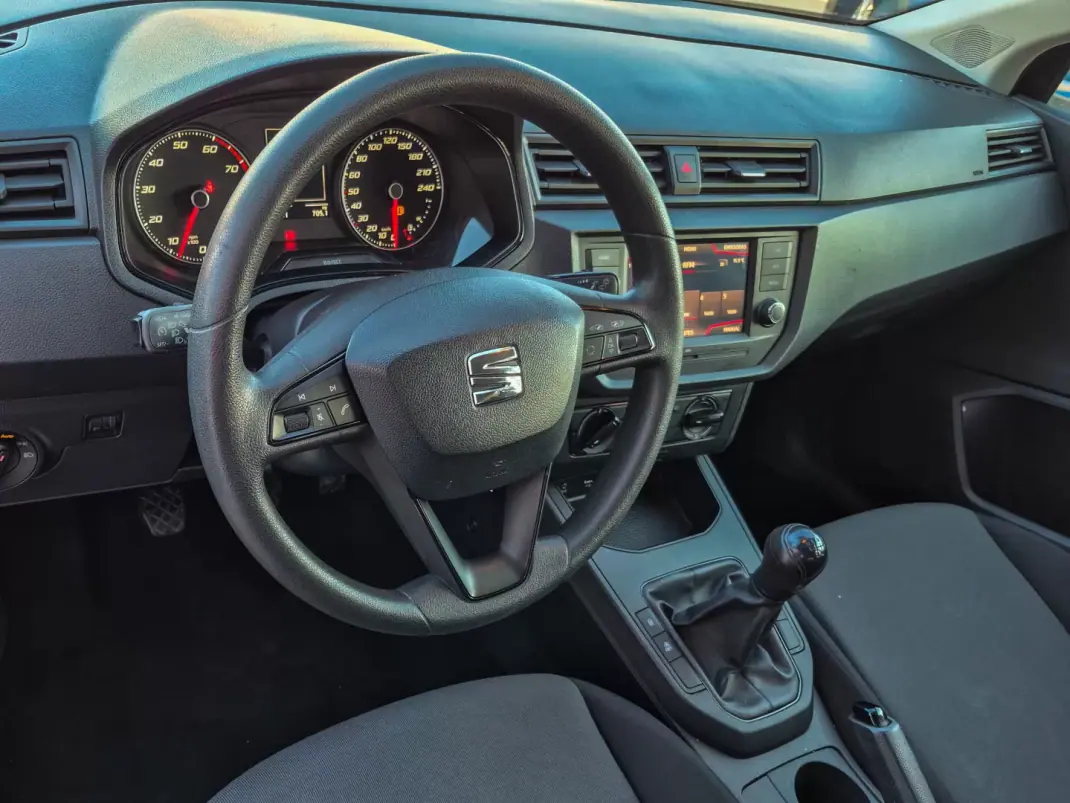 SEAT Ibiza 2018 - 10500 EUR, 94900 km - AUTO.MOTO.pt - 94900km - foto 6 de 8