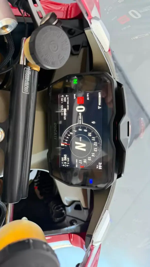 Ducati Panigale R 2020 - 32990 EUR, 8946 km - AUTO.MOTO.pt - 8946km - foto 10 de 18