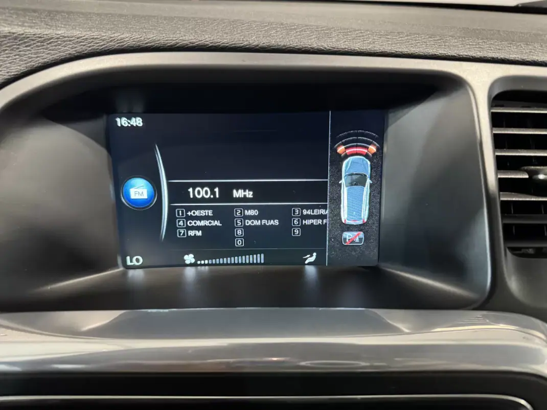 Volvo V60 2016 - 13900 EUR, 265393 km - 265393km - foto 23 de 44
