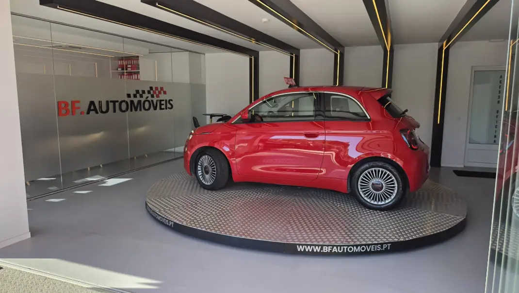 Fiat 500e 2023 - 16500 EUR, 19050 km - 19050km - foto 14 de 54