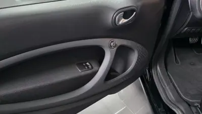 Smart ForTwo Coupé 2018 - 14990 EUR, 72000 km - AUTO.MOTO.pt - 72000km - foto 4 de 37