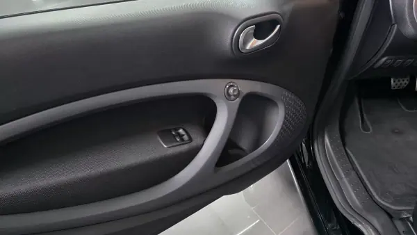 Smart ForTwo Coupé 2018 - 14990 EUR, 72000 km - AUTO.MOTO.pt - 72000km - foto 4 de 37