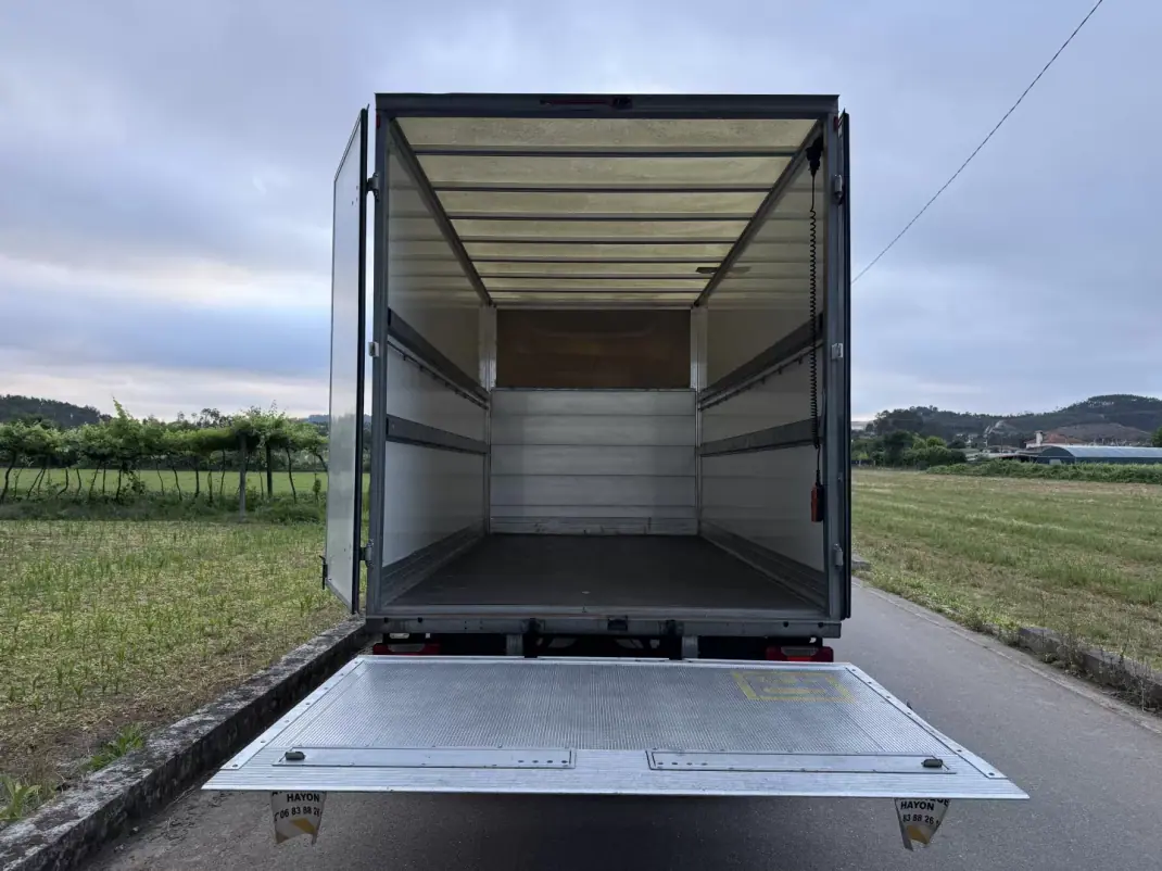 Iveco DAILY 35-140 CONTENTOR E PLATAFORMA 2018 - 29990 EUR, 81000 km - AUTO.MOTO.pt - 81000km - foto 9 de 28