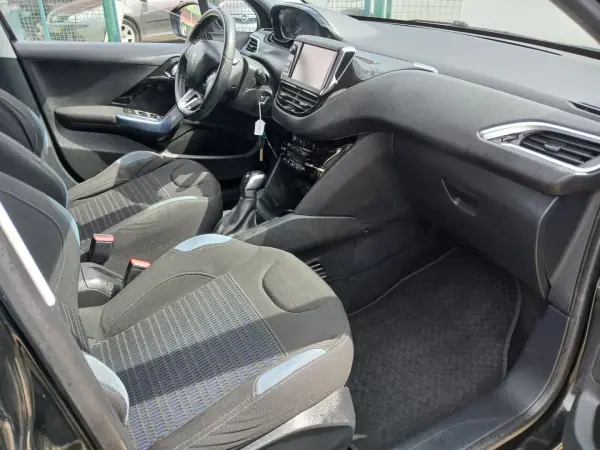 Peugeot 208 2013 - 7450 EUR, 80448 km - AUTO.MOTO.pt - 80448km - foto 20 de 25