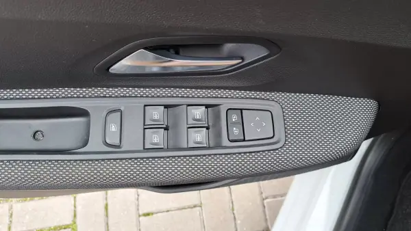 Dacia Sandero 2021 - 12900 EUR, 82644 km - AUTO.MOTO.pt - 82644km - foto 20 de 29