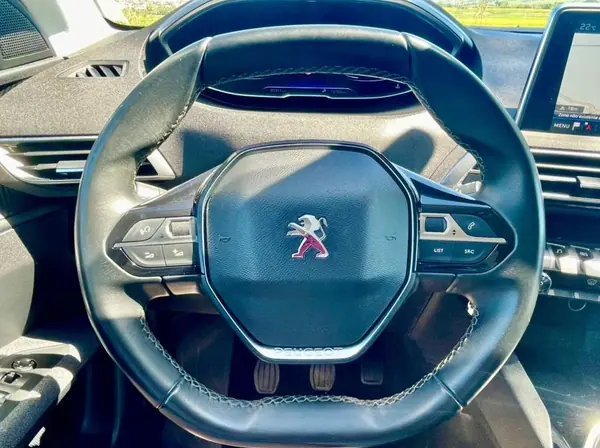 Peugeot 3008 2019 - 19480 EUR, 71800 km - AUTO.MOTO.pt - 71800km - foto 17 de 33