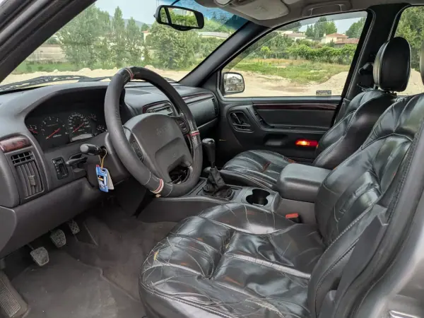 Jeep Grand Cherokee 1999 - 9500 EUR, 300000 km - AUTO.MOTO.pt - 300000km - foto 8 de 14