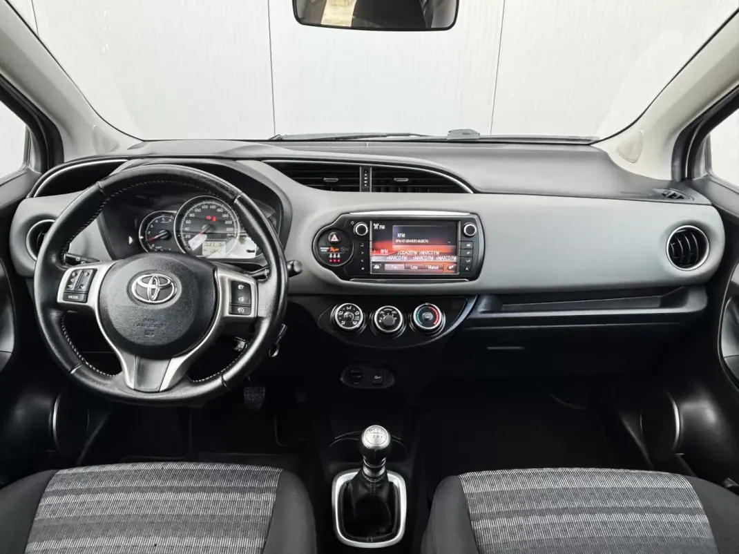 Toyota Yaris 2016 - 13500 EUR, 135000 km - AUTO.MOTO.pt - 135000km - foto 7 de 35