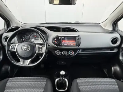 Toyota Yaris 2016 - 13500 EUR, 135000 km - AUTO.MOTO.pt - 135000km - foto 7 de 35