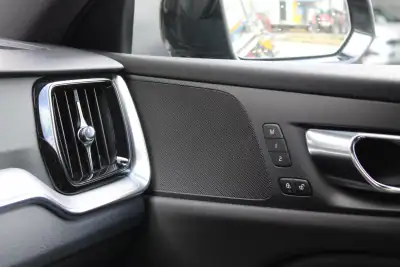 Volvo V60 2020 - 26400 EUR, 128429 km - AUTO.MOTO.pt - 128429km - foto 13 de 25