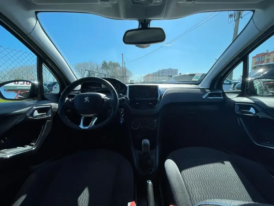 Peugeot 208 2018 - 12950 EUR, 88200 km - AUTO.MOTO.pt - 88200km - foto 7 de 17