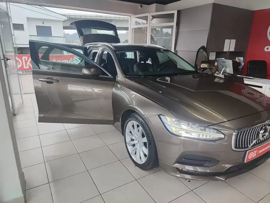 Volvo V90 2017 - 23500 EUR, 131000 km - AUTO.MOTO.pt - 131000km - foto 17 de 39