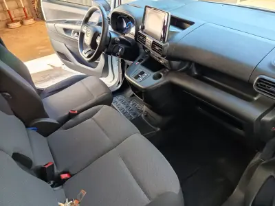 Toyota Proace Verso Electric 2022 - 17990 EUR, 78900 km - AUTO.MOTO.pt - 78900km - foto 21 de 22