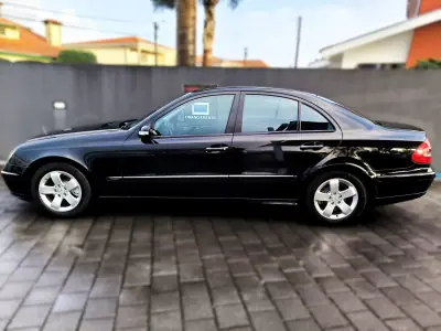 Mercedes-Benz E 220 2005 - 10950 EUR, 175000 km - AUTO.MOTO.pt - 175000km - foto 11 de 43