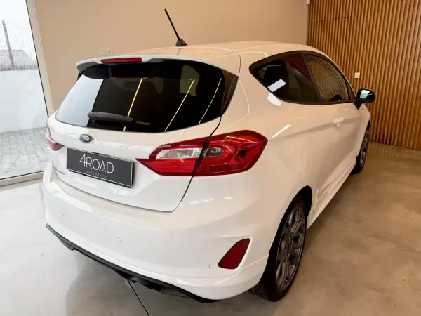 Ford Fiesta 2018 - 11000 EUR, 146800 km - AUTO.MOTO.pt - 146800km - foto 18 de 78