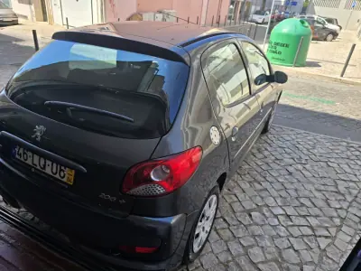 Peugeot 206 2011 - 4000 EUR, 254500 km - AUTO.MOTO.pt - 254500km - foto 5 de 18