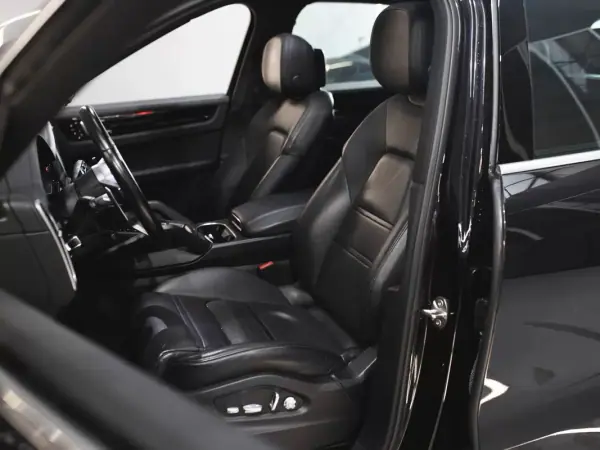 Porsche Cayenne 2018 - 57990 EUR, 119000 km - AUTO.MOTO.pt - 119000km - foto 24 de 24