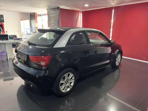 Audi A1 2014 - 12500 EUR, 194000 km - AUTO.MOTO.pt - 194000km - foto 6 de 17