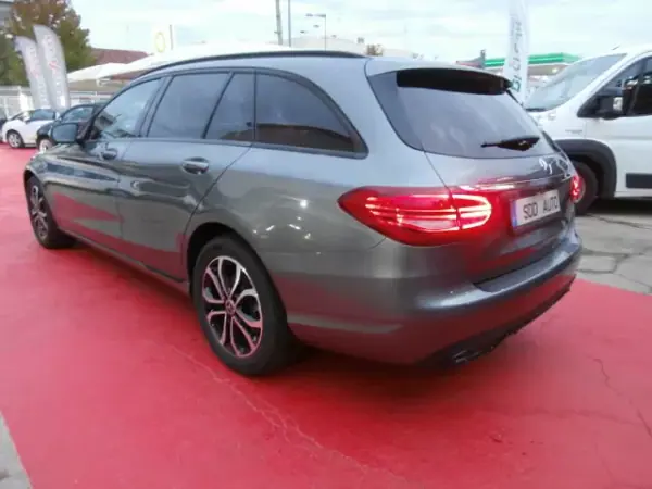 Mercedes-Benz C 180 2017 - 24900 EUR, 141265 km - AUTO.MOTO.pt - 141265km - foto 7 de 40