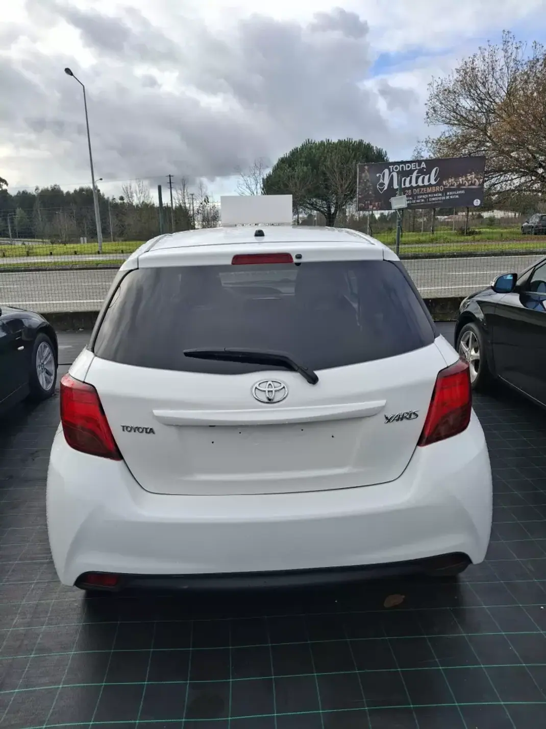 Toyota Yaris 2016 - 12950 EUR, 119678 km - AUTO.MOTO.pt - 119678km - foto 6 de 15