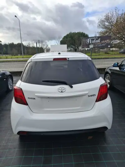 Toyota Yaris 2016 - 12950 EUR, 119678 km - AUTO.MOTO.pt - 119678km - foto 6 de 15