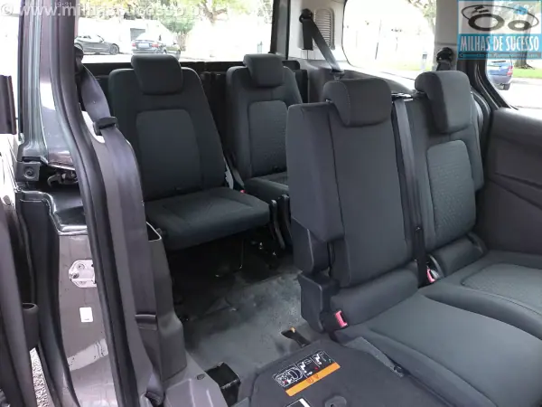 Ford Tourneo Connect 2020 - 19980 EUR, 108000 km - AUTO.MOTO.pt - 108000km - foto 10 de 31