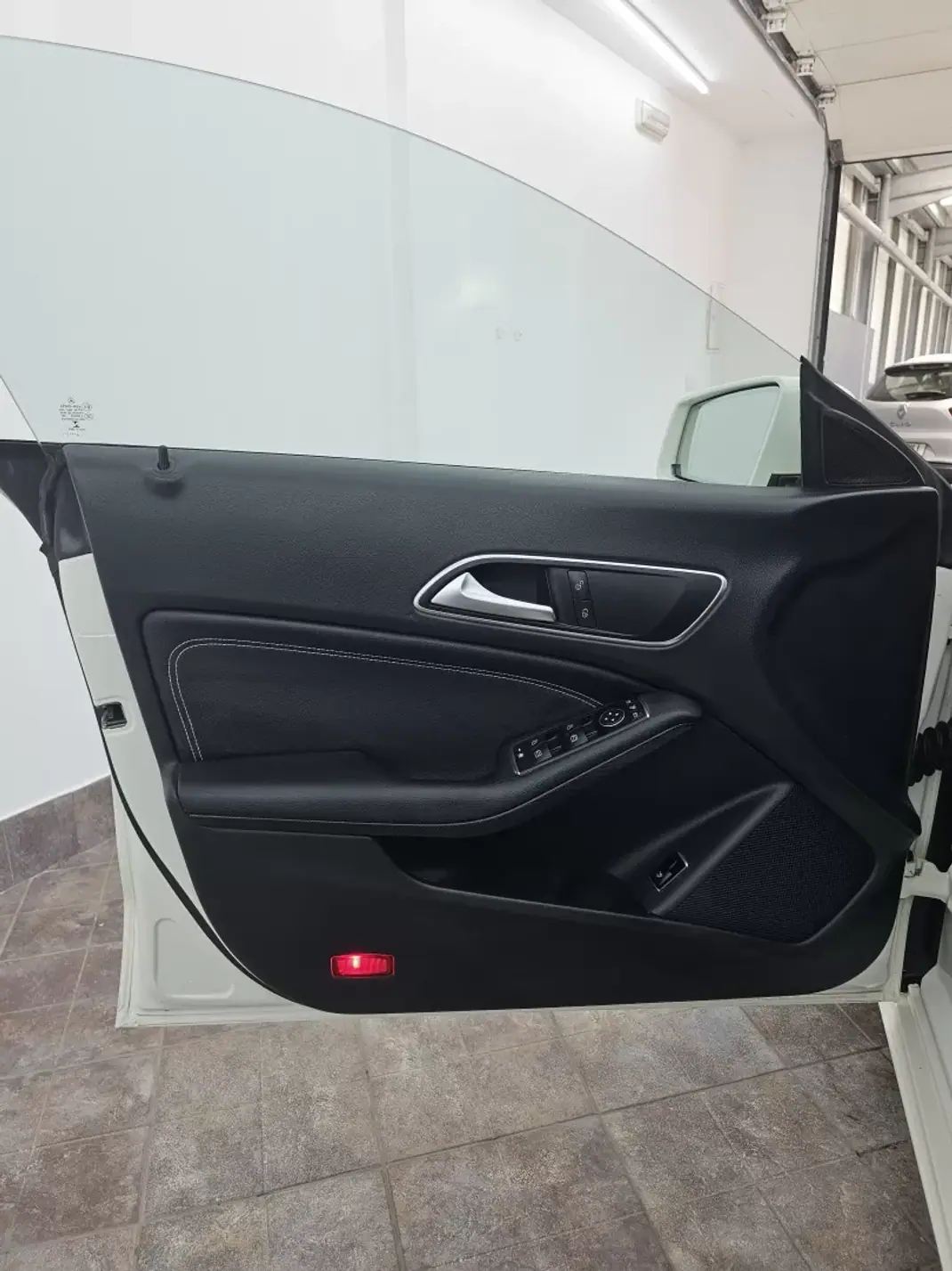 Mercedes-Benz CLA 180 2015 - 14000 EUR, 205367 km - 205367km - foto 41 de 51