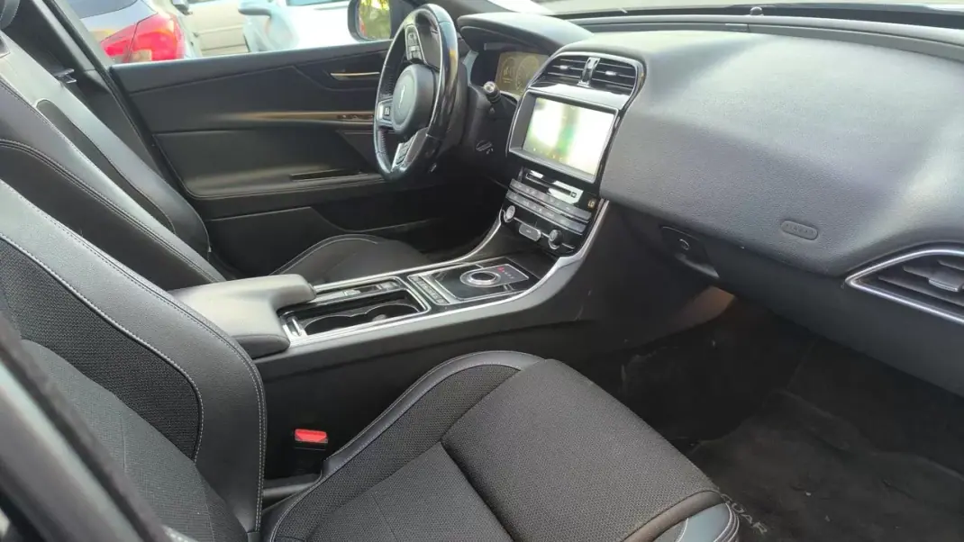 Jaguar XE 2017 - 14900 EUR, 159000 km - 159000km - foto 24 de 24