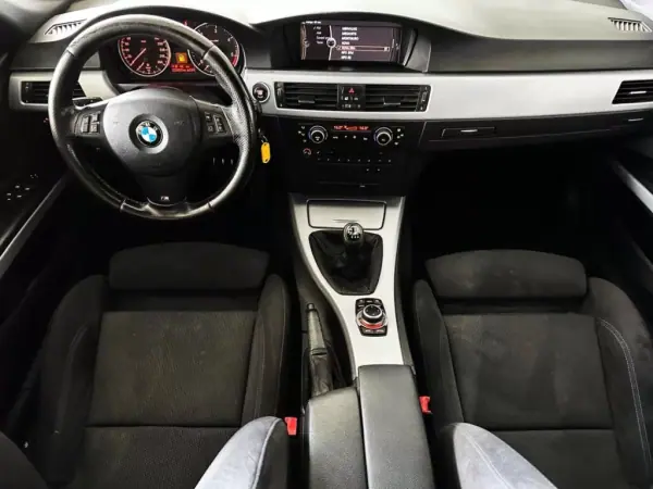 BMW 316 2010 - 14500 EUR, 225500 km - AUTO.MOTO.pt - 225500km - foto 16 de 26