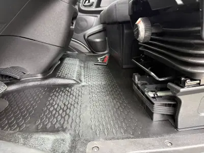 Iveco DAILY 35-140 CONTENTOR E PLATAFORMA 2020 - 28490 EUR, 91000 km - AUTO.MOTO.pt - 91000km - foto 20 de 34