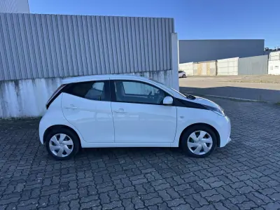 Toyota Aygo 2018 - 12990 EUR, 88303 km - AUTO.MOTO.pt - 88303km - foto 9 de 17
