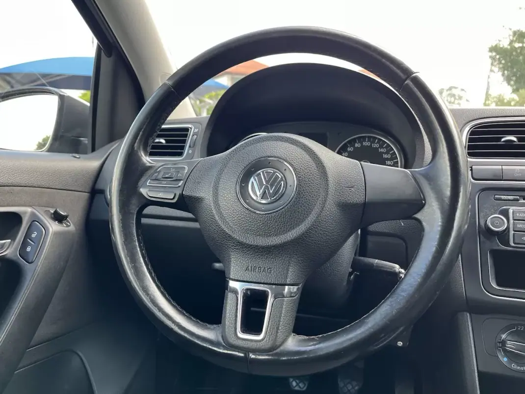 Volkswagen Polo 2009 - 6750 EUR, 237000 km - AUTO.MOTO.pt - 237000km - foto 14 de 41