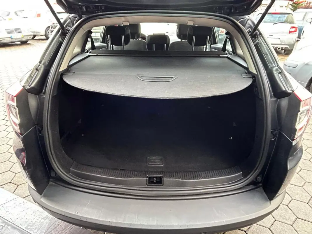 Renault Mégane Sport Tourer 2014 - 8900 EUR, 269392 km - AUTO.MOTO.pt - 269392km - foto 18 de 20