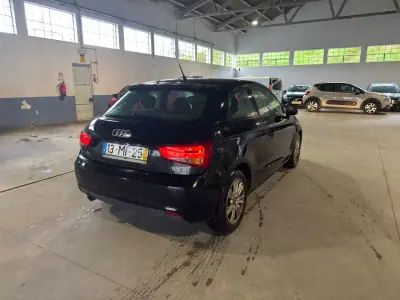 Audi A1 2011 - 10895 EUR, 86000 km - AUTO.MOTO.pt - 86000km - foto 4 de 16