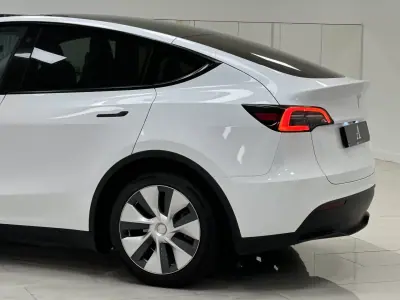 Tesla Model Y 2022 - 34890 EUR, 49800 km - AUTO.MOTO.pt - 49800km - foto 16 de 32
