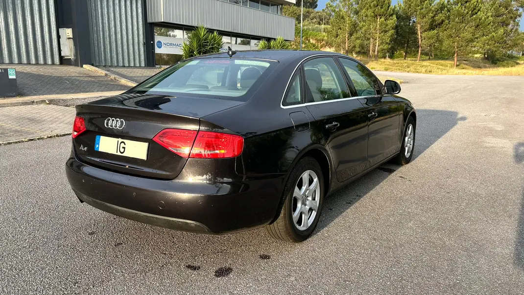 Audi A4 2008 - 7000 EUR, 395000 km - AUTO.MOTO.pt - 395000km - foto 4 de 8
