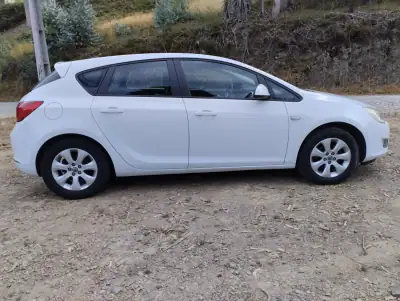 Opel Astra 2015 - 8950 EUR, 190000 km - AUTO.MOTO.pt - 190000km - foto 8 de 31