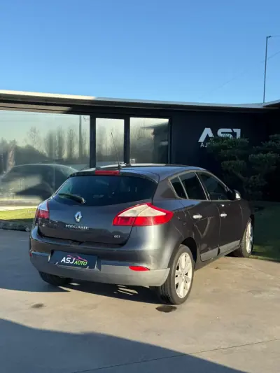 Renault Mégane 2011 - 5750 EUR, 219739 km - AUTO.MOTO.pt - 219739km - foto 3 de 14