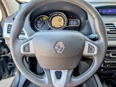 Renault Mégane 2012 - 5500 EUR, 275944 km - AUTO.MOTO.pt - 275944km - foto 16 de 20