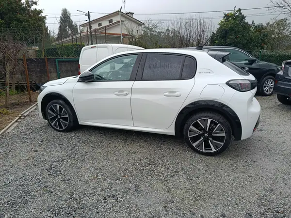 Peugeot 208 2020 - 14750 EUR, 43000 km - AUTO.MOTO.pt - 43000km - foto 6 de 6