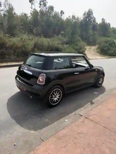 MINI Cooper 2011 - 7000 EUR, 175000 km - AUTO.MOTO.pt - 175000km - foto 5 de 13