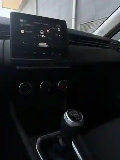 Renault Clio 2021 - 12700 EUR, 79000 km - AUTO.MOTO.pt - 79000km - foto 9 de 11