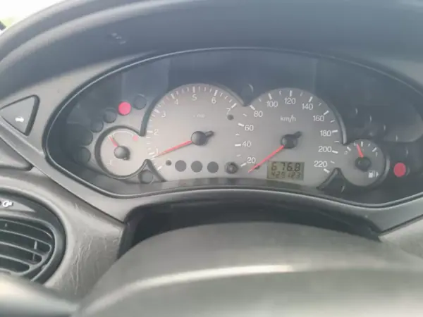 Ford Focus 2002 - 1800 EUR, 400000 km - AUTO.MOTO.pt - 400000km - foto 10 de 16