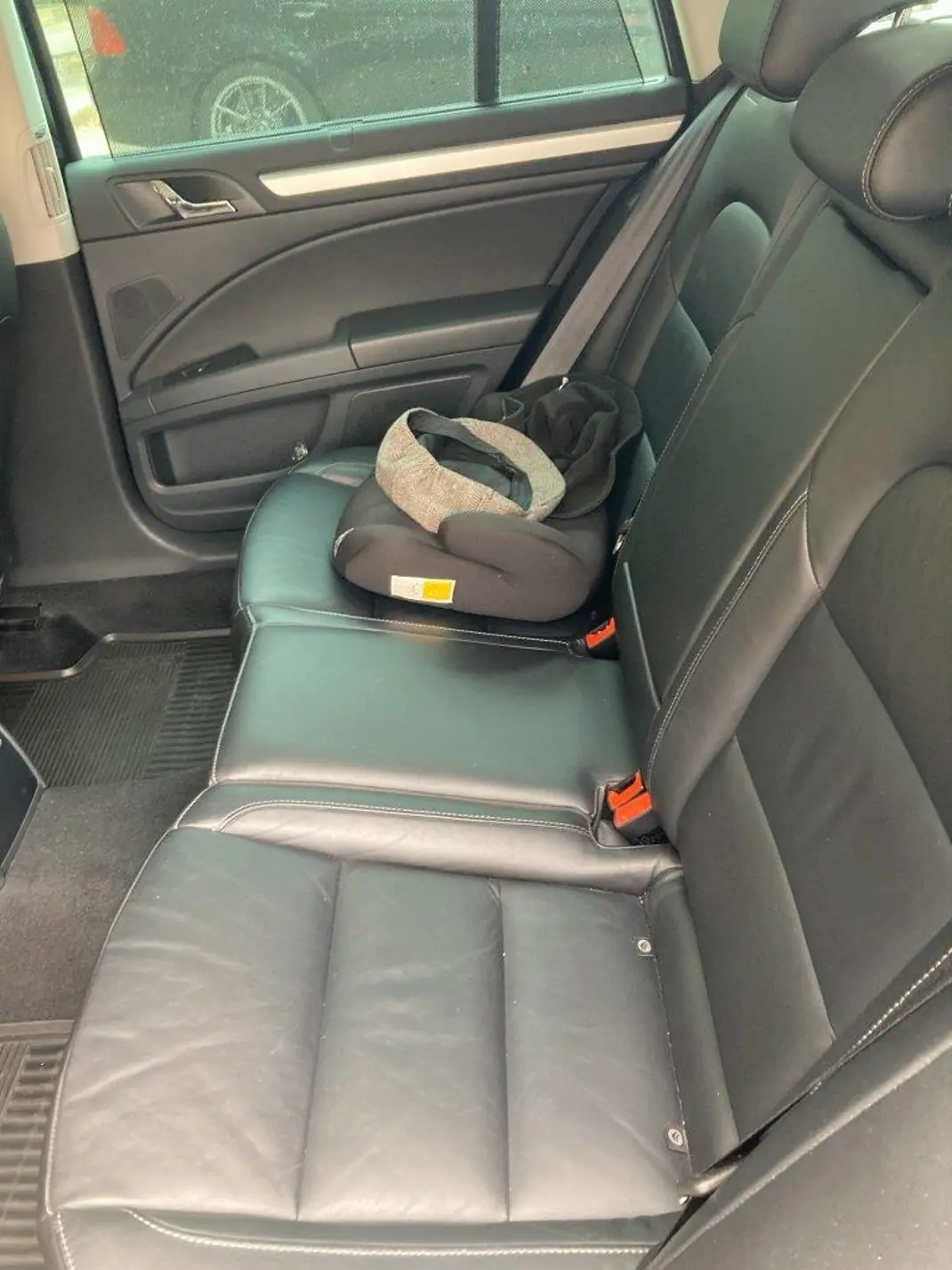 Skoda Superb Break 2014 - 9500 EUR, 207000 km - AUTO.MOTO.pt - 207000km - foto 3 de 10