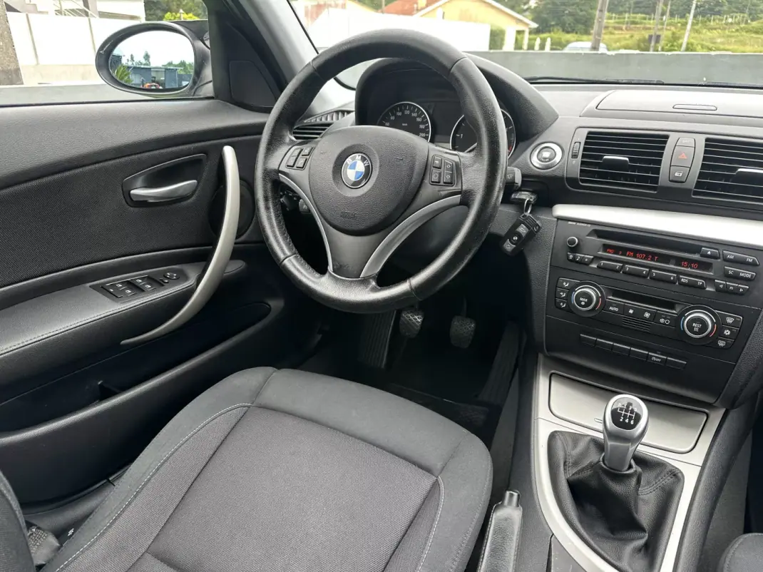 BMW 118 2009 - 8900 EUR, 184000 km - AUTO.MOTO.pt - 184000km - foto 30 de 55