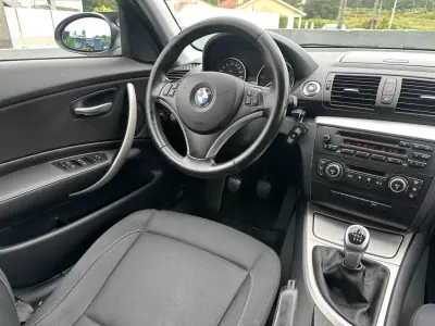 BMW 118 2009 - 8900 EUR, 184000 km - AUTO.MOTO.pt - 184000km - foto 30 de 55